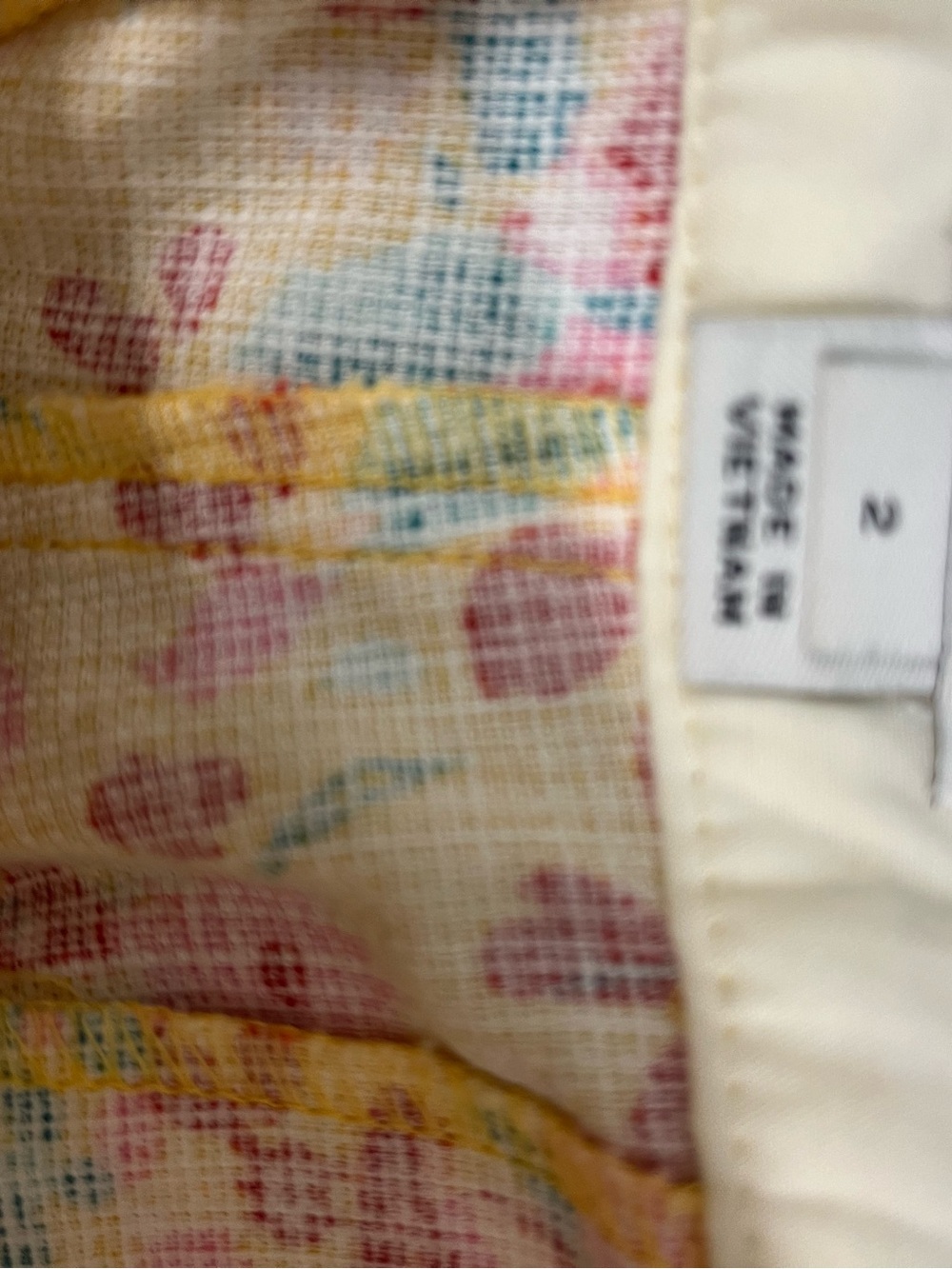 j CrewWomen’s Yellow Floral Summer Shorts Size 2 - Picture 5 of 6
